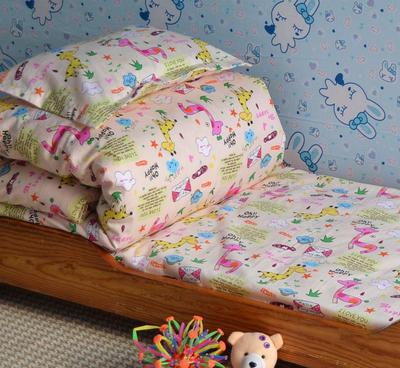定制幼兒園床上用品，從三件套到六件套，精選棉花被褥，誠招代理，一件代發(fā)，提供高清細(xì)節(jié)圖